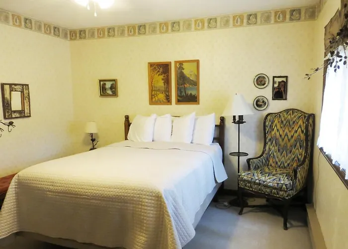 The Historic Rapids Lodge
